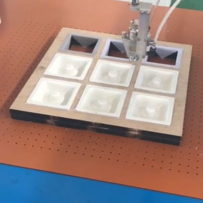 Condición CQT-800A Máquina automática de rociado de pegamento de tipo gabinete con componentes centrales PLC